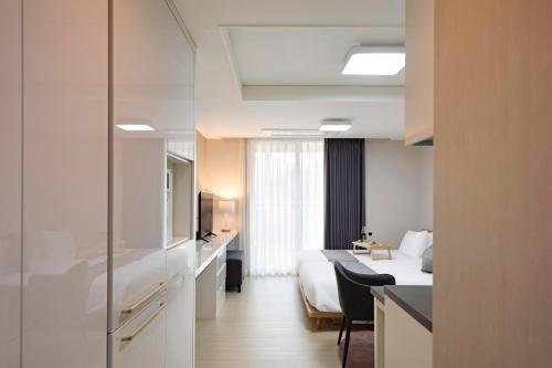 Фото Leeinstay Hotel