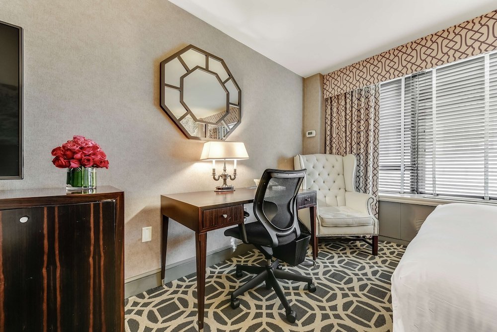 Фото The Madison Hotel