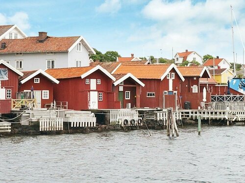 Гостиница Holiday Home in Hälleviksstrand