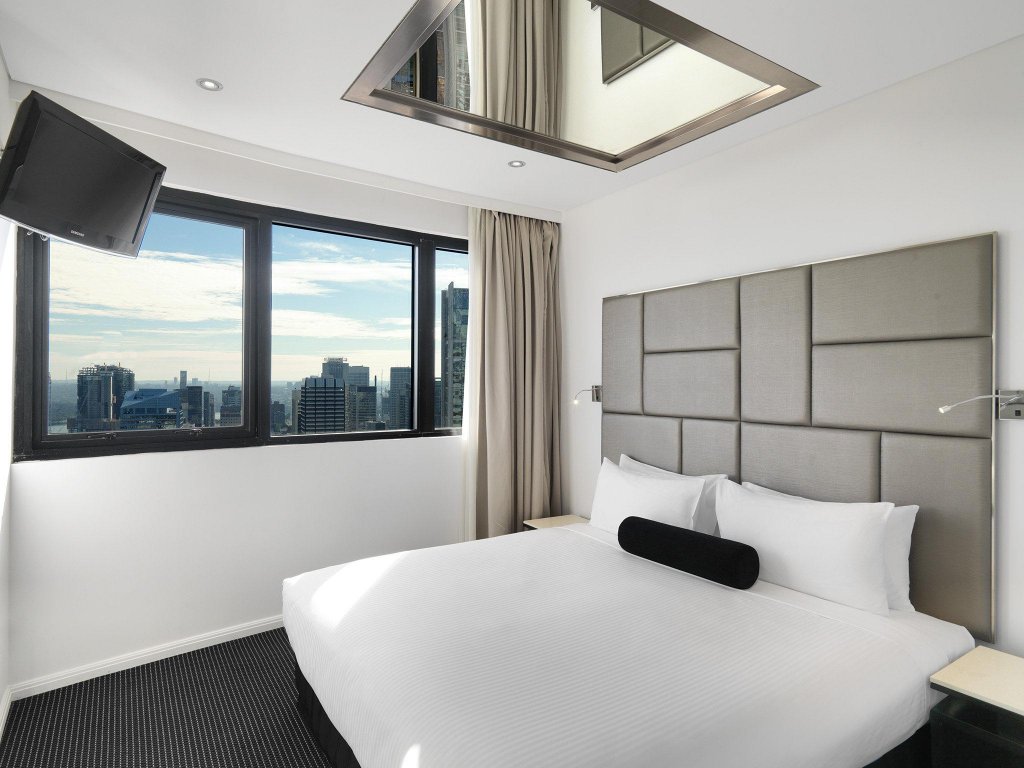 Фото Meriton Suites Kent Street, Sydney