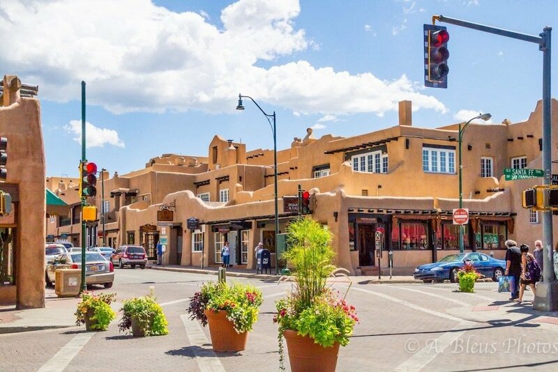 Гостиница Desert Breeze - Delightful Railyard Adobe, Walk to The Plaza в Санта-Фе