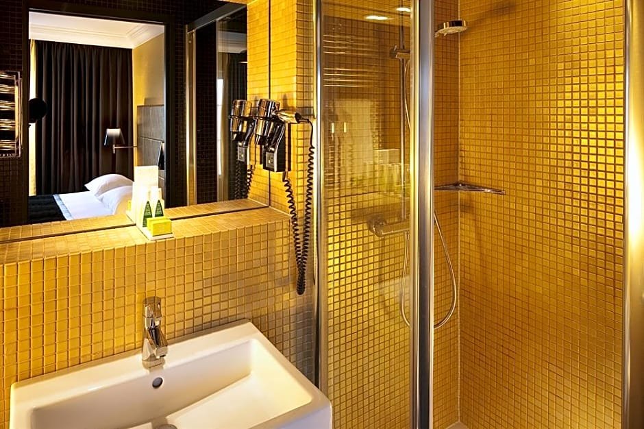 Фото First Hotel Paris Tour Eiffel