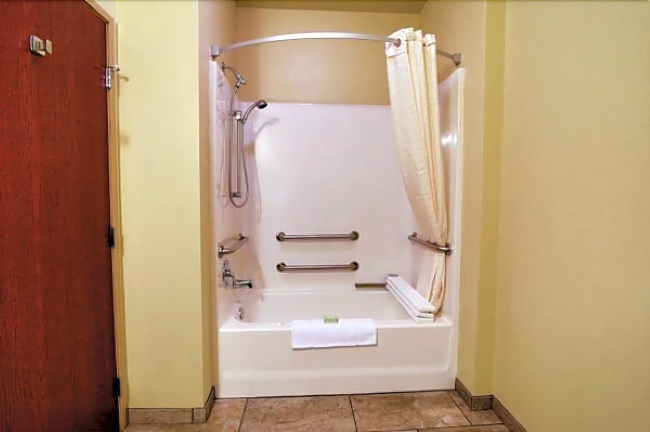 Фото Cobblestone Hotel & Suites – Devils Lake