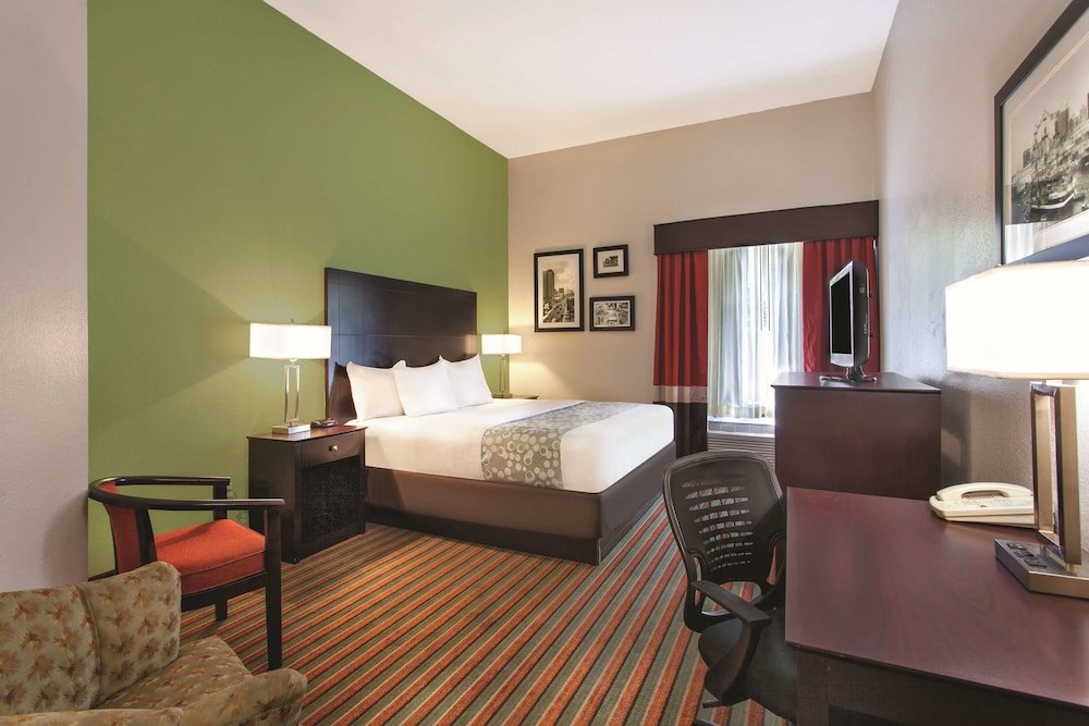 Фото La Quinta Inn & Suites by Wyndham Tampa Bay Area-Tampa South
