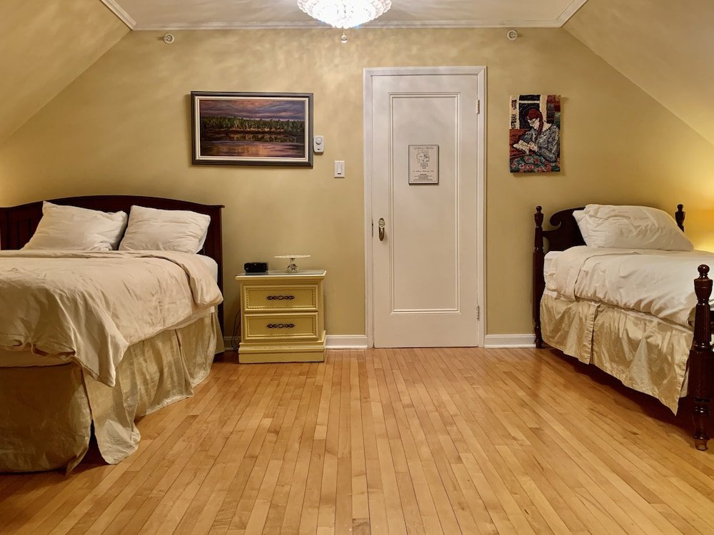 Фото Monroe House Executive Suites