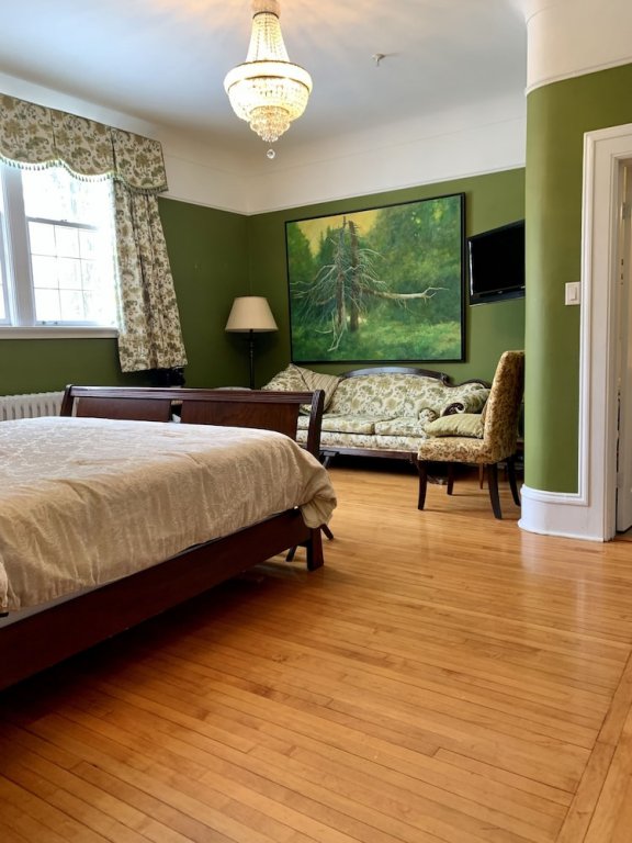 Фото Monroe House Executive Suites