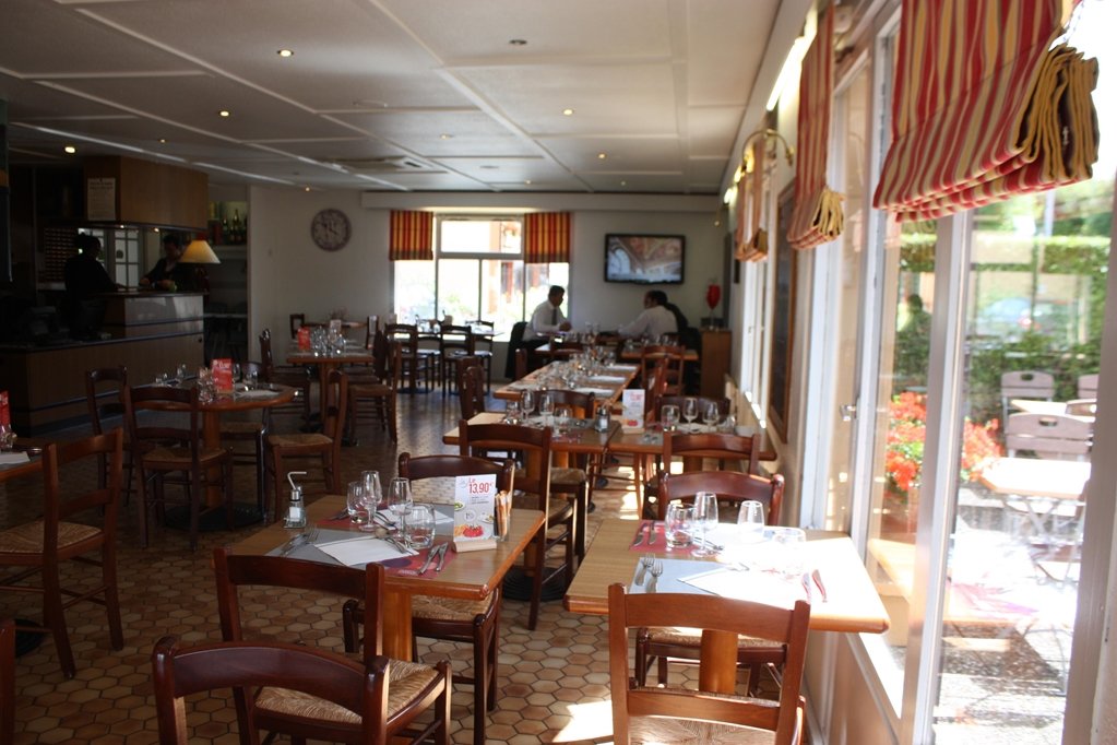 Фото Hôtel Campanile Reims Ouest - Tinqueux