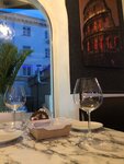 Amigo Lounge (Revolution Avenue, 49) ، مطعم يقدم الشيشة