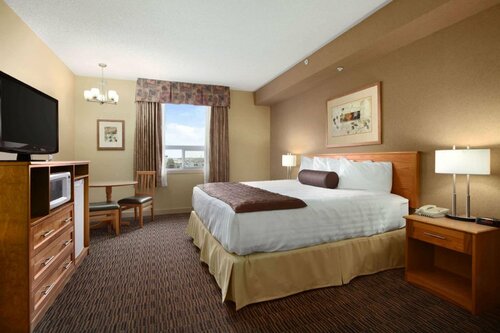 Внешний вид отеля Days Inn & Suites by Wyndham West Edmonton в Эдмонтоне, фото 3