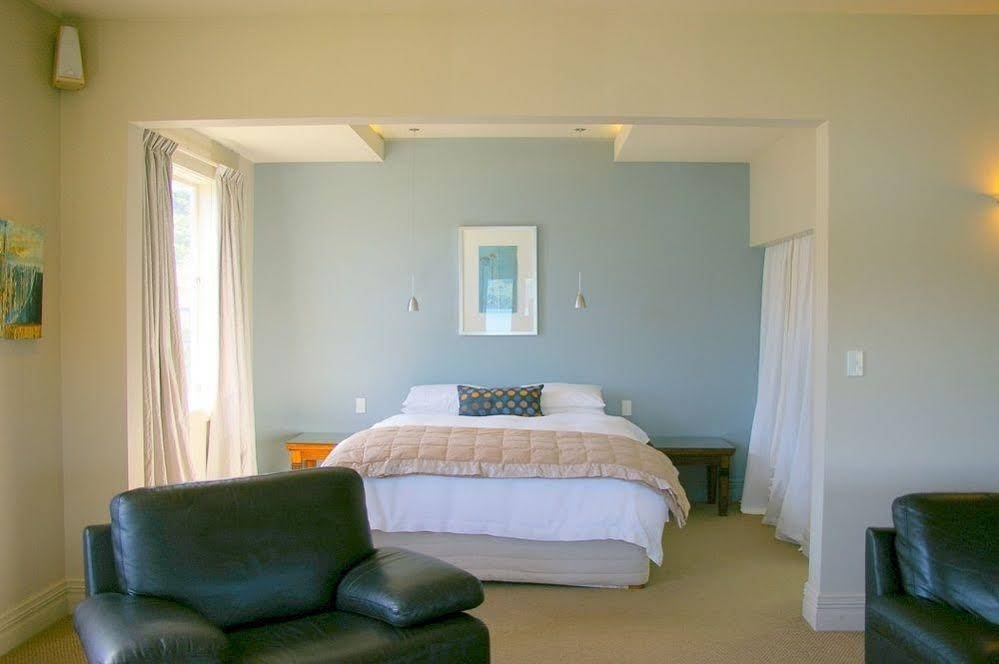 Фото Akaroa Village Inn