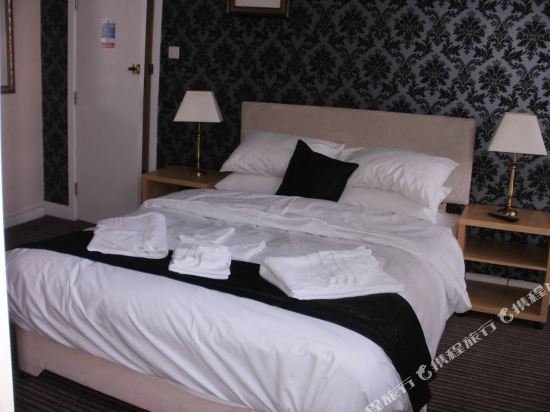 Фото The Crown And Cushion