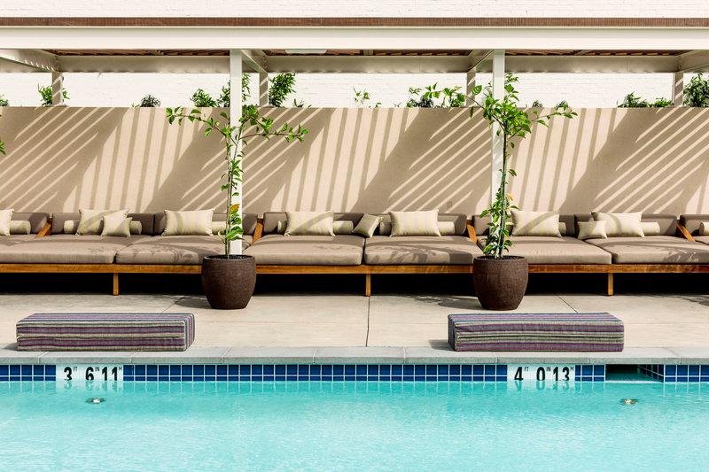 Фото June West La