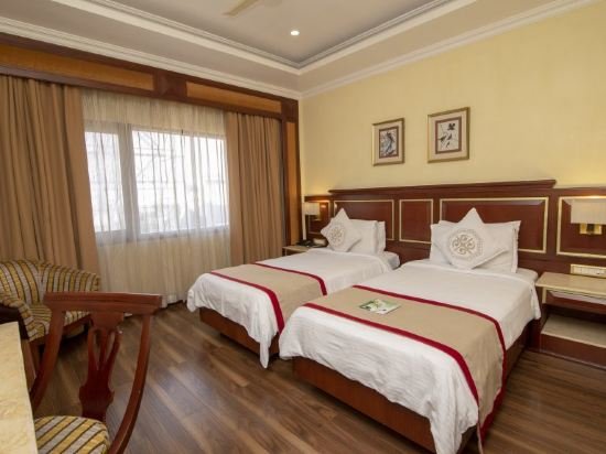 Фото Dynasty Hotel