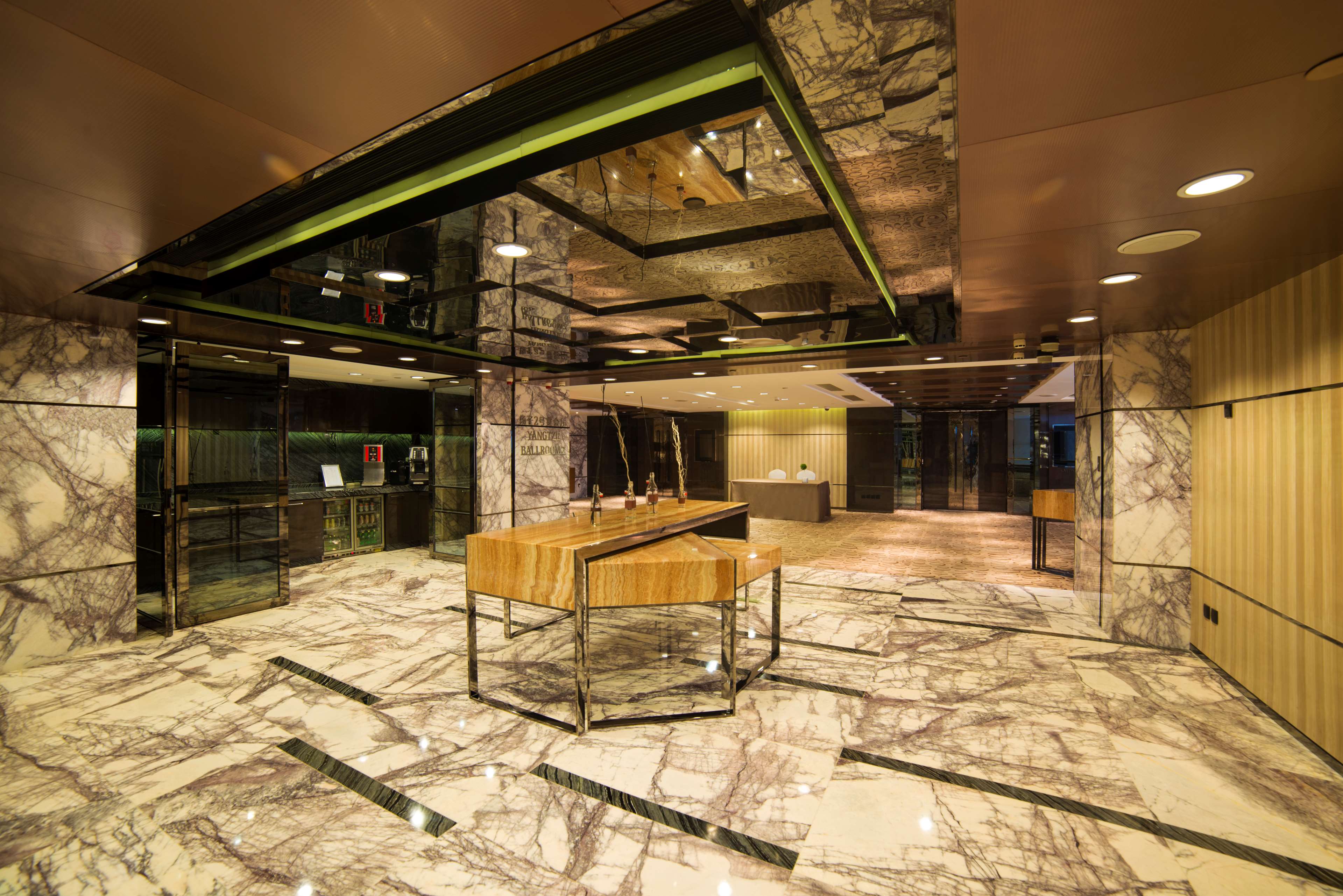 Фото Radisson Collection Hotel Yangtze Shanghai