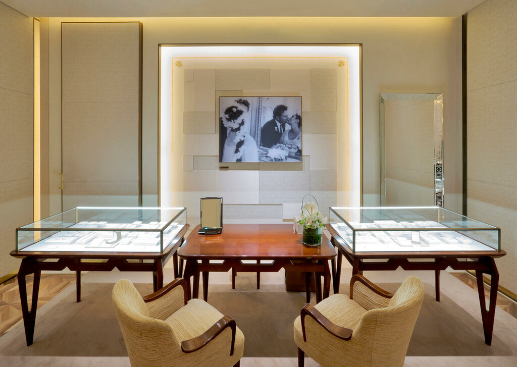 Perfume and cosmetics shop Bvlgari, Kowloon, photo