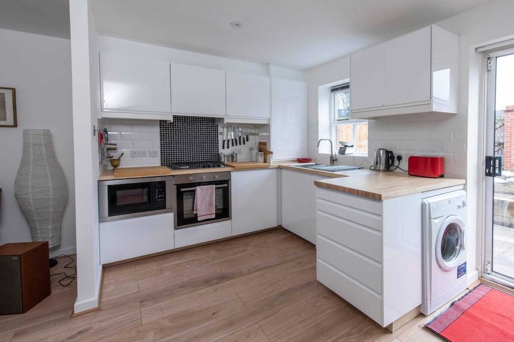Фото Sleek & Stylish 2bd Home w Office/studio