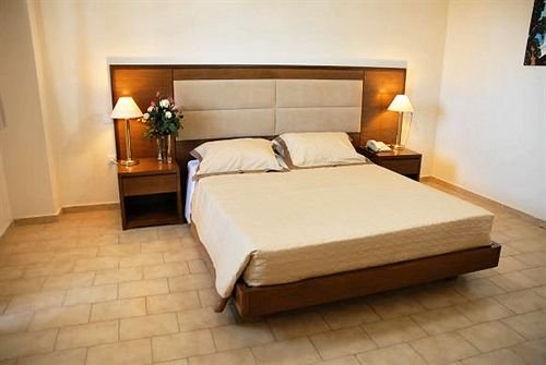 Фото Paleos Apartments