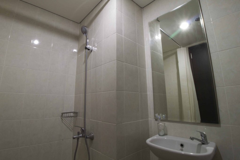 Фото RedDoorz Premium near Paris Van Java Mall