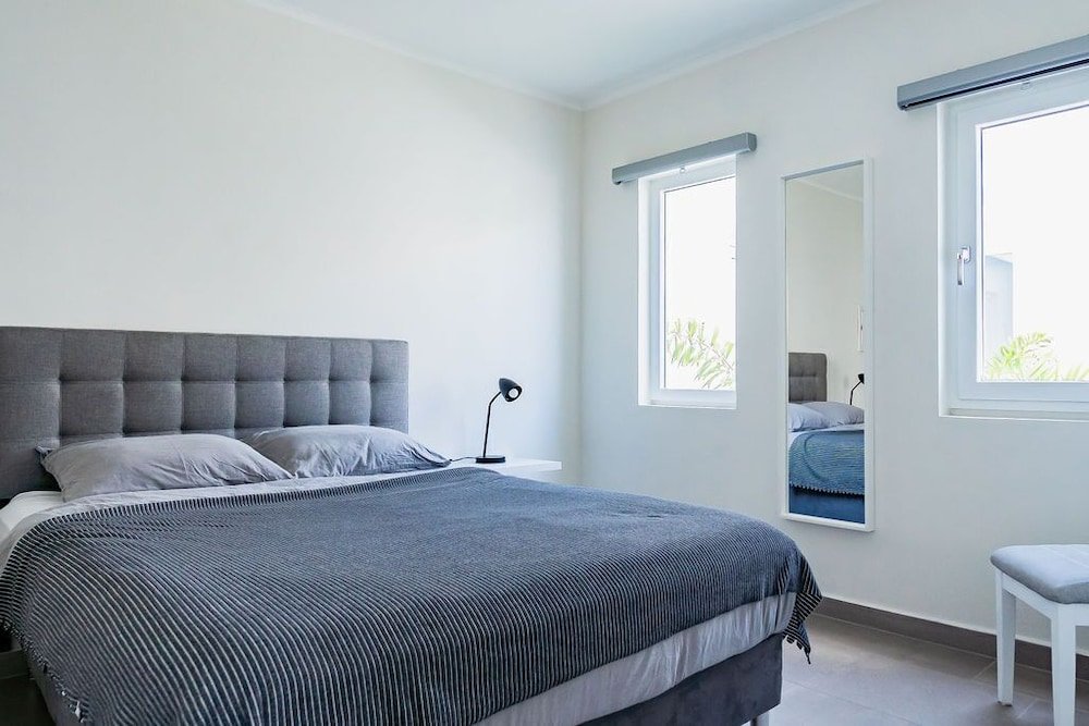 Фото The Palm Leaf Apartments