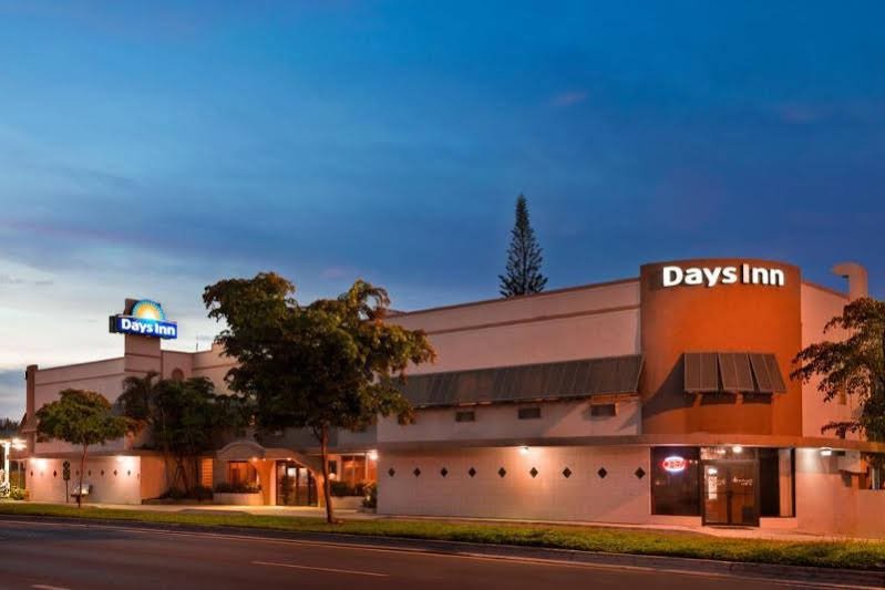 Фото Days Inn by Wyndham Miami Airport North