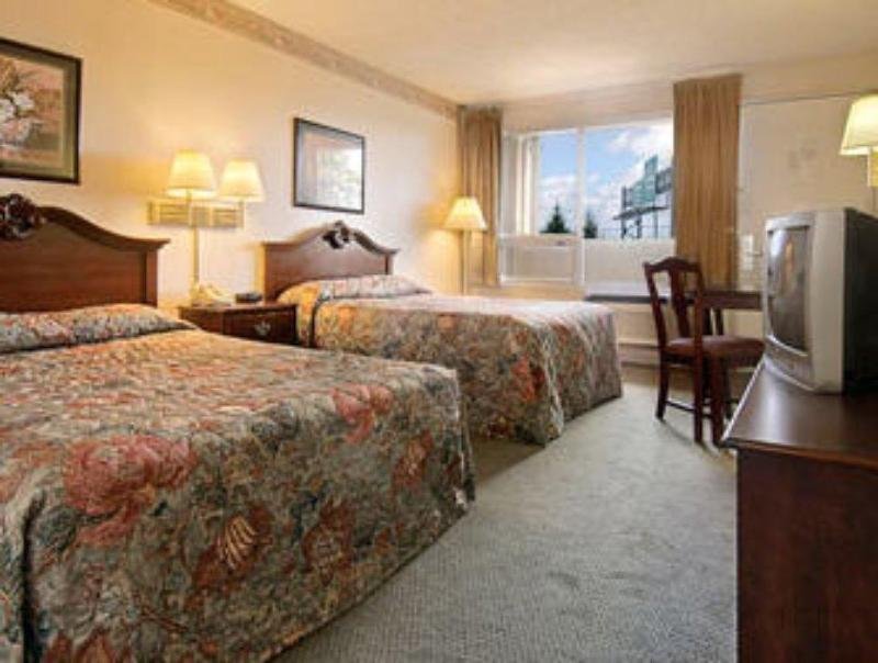 Фото Red Roof Inn Freehold