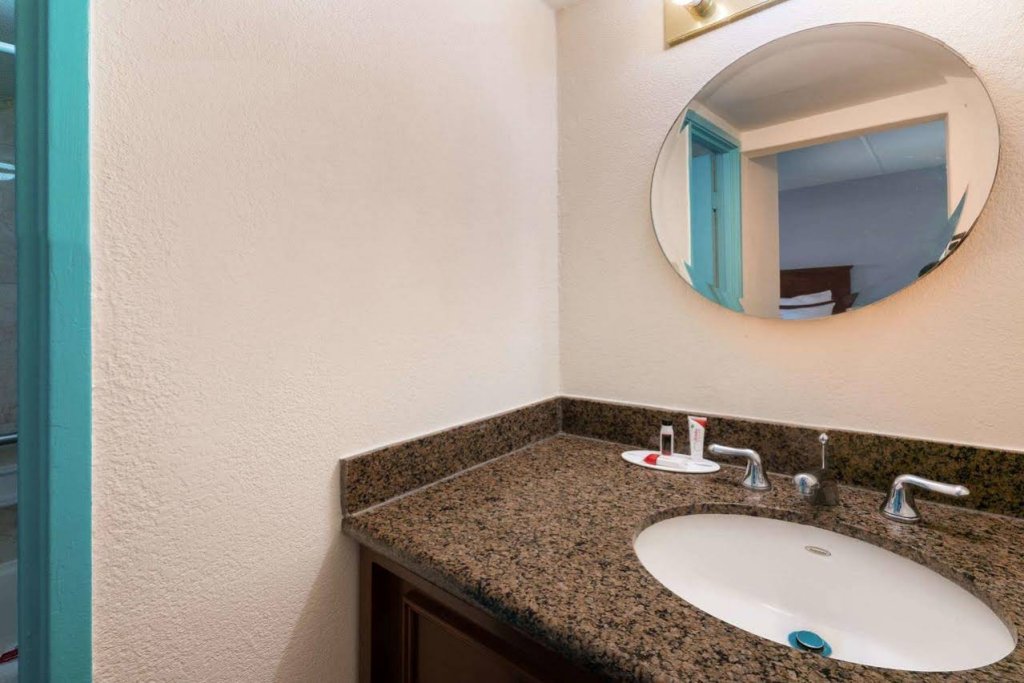 Фото Howard Johnson by Wyndham Atlanta College Park