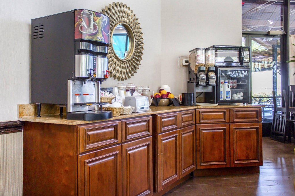 Фото Clarion Hotel Conference Center on Lake Erie