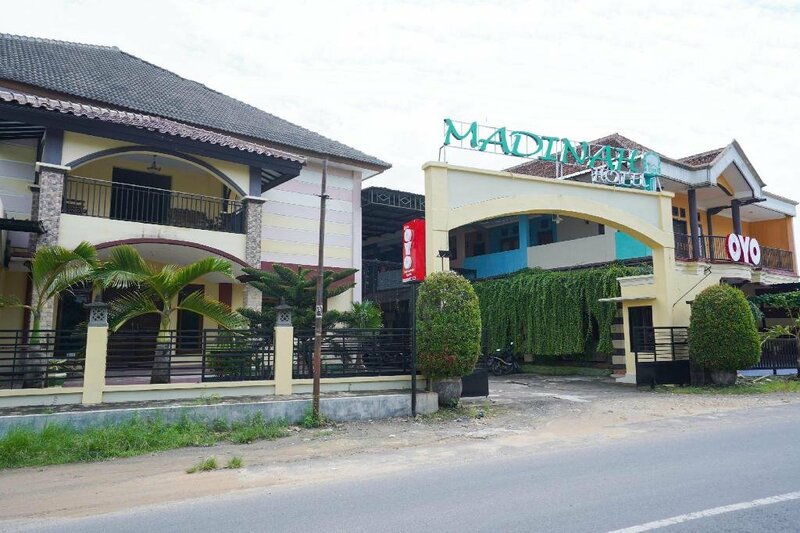 Гостиница Oyo 2715 Hotel Madinah Syariah
