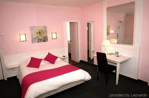 Гостиница Hôtel Le Louvre в Шербур-Октевиле