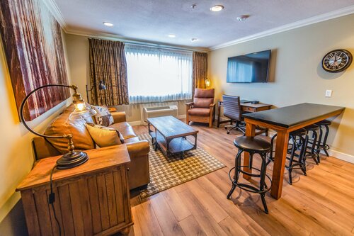 Гостиница Prestige Hudson Bay Lodge & Conference Centre