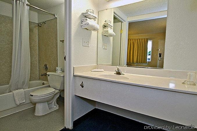 Фото Motel 6 Fresno, Ca - Blackstone South