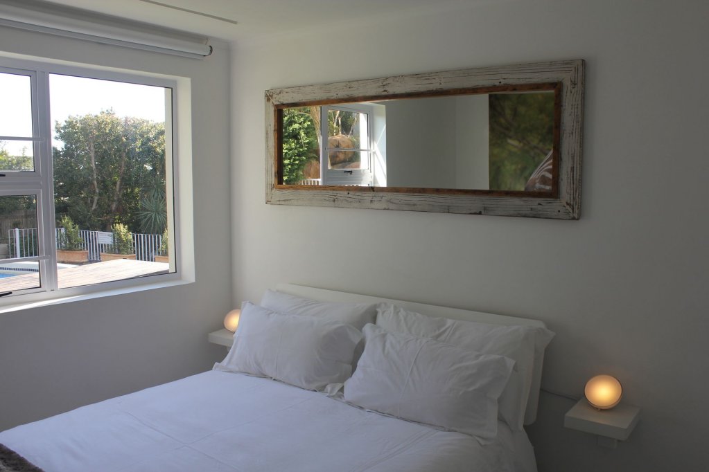 Фото Camps Bay Apartment