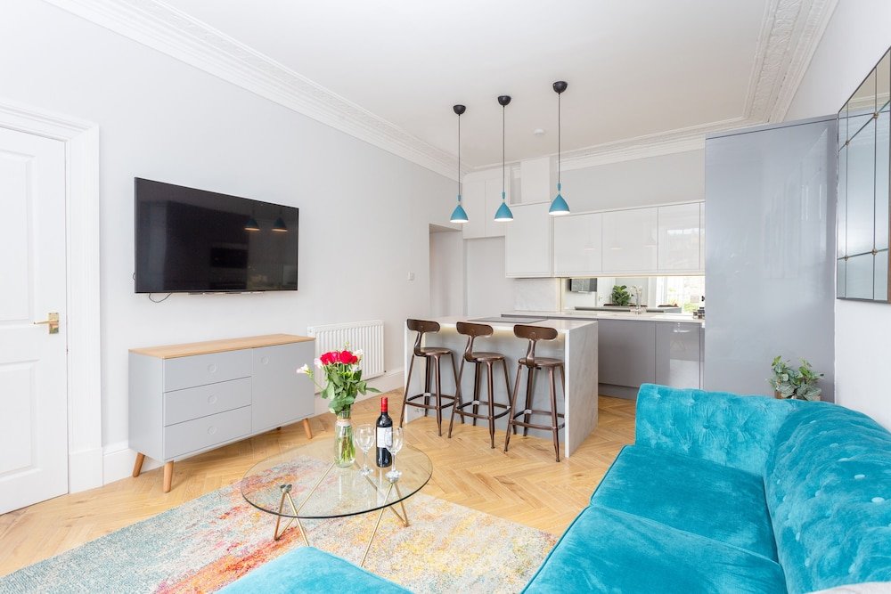 Фото Silver Lining - Luxury New Town Apartment