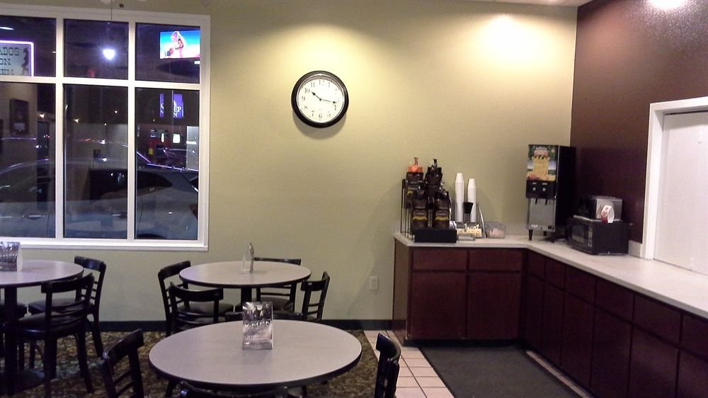 Фото Super 8 by Wyndham Port Wentworth Savannah Area