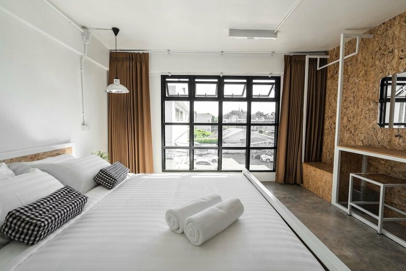 Хостел Baan Phuen Hostel & Rooftop