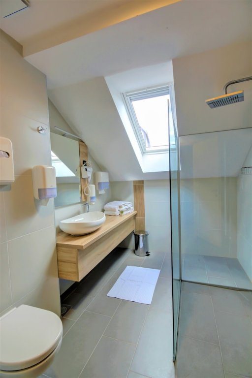 Фото 16 Lakes Hotel