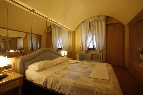 Фото Hotel Motel City