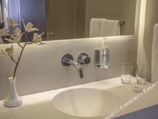 Фото Dazzler by Wyndham Asuncion