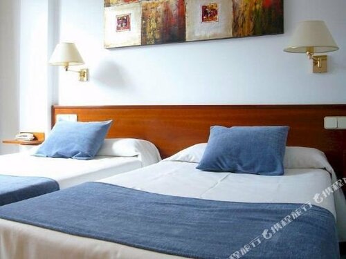 Внешний вид отеля Hotel Marsol в Льорет-де-Маре, фото 3