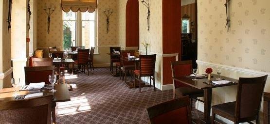 Фото Coulsdon Manor Hotel and Golf Club