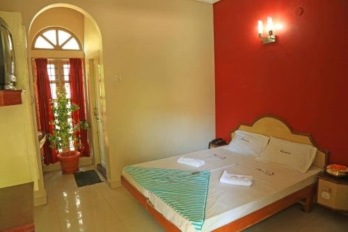 Фото New Cape Hotel