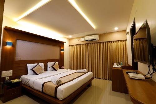 Фото Metro Plaza Hotel