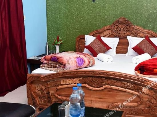 Фото Hotel Anand Lok