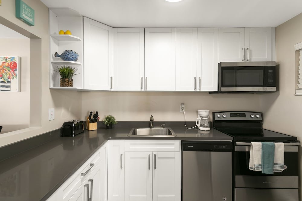 Фото 2 Bedroom 2Bath Deluxe Apt with Patio