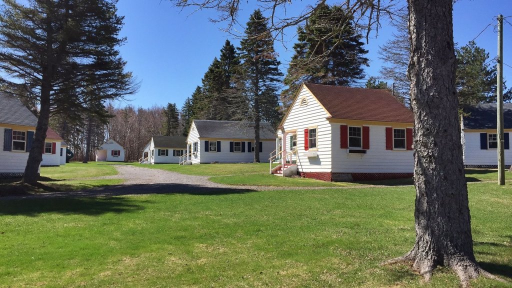 Фото Green Gables Bungalow Court
