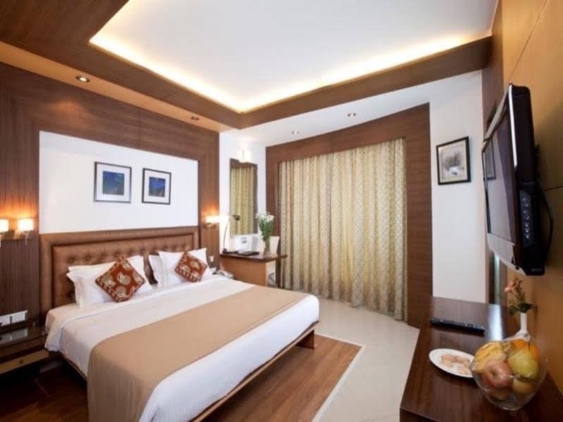 Фото Goldfinch Hotel Mangalore