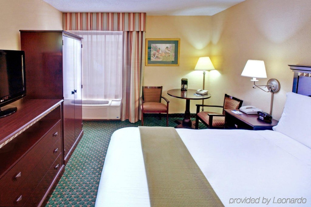 Фото Holiday Inn Express Memphis Medical Center Midtown, an Ihg Hotel