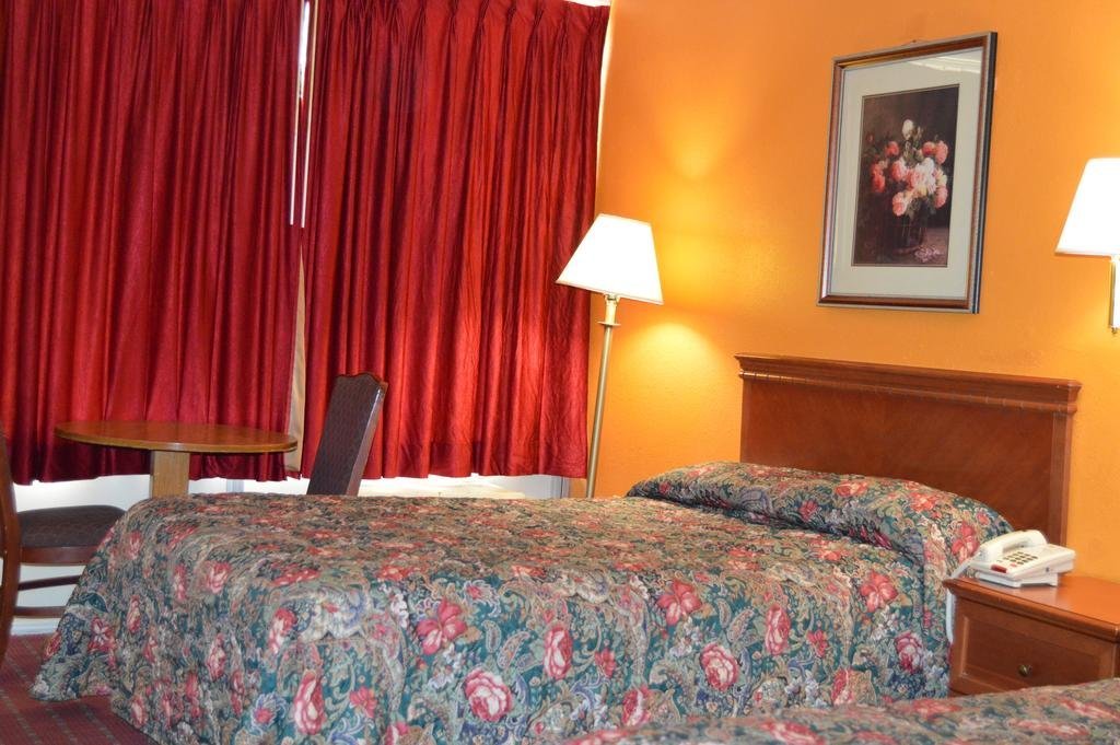 Фото Travelers Inn