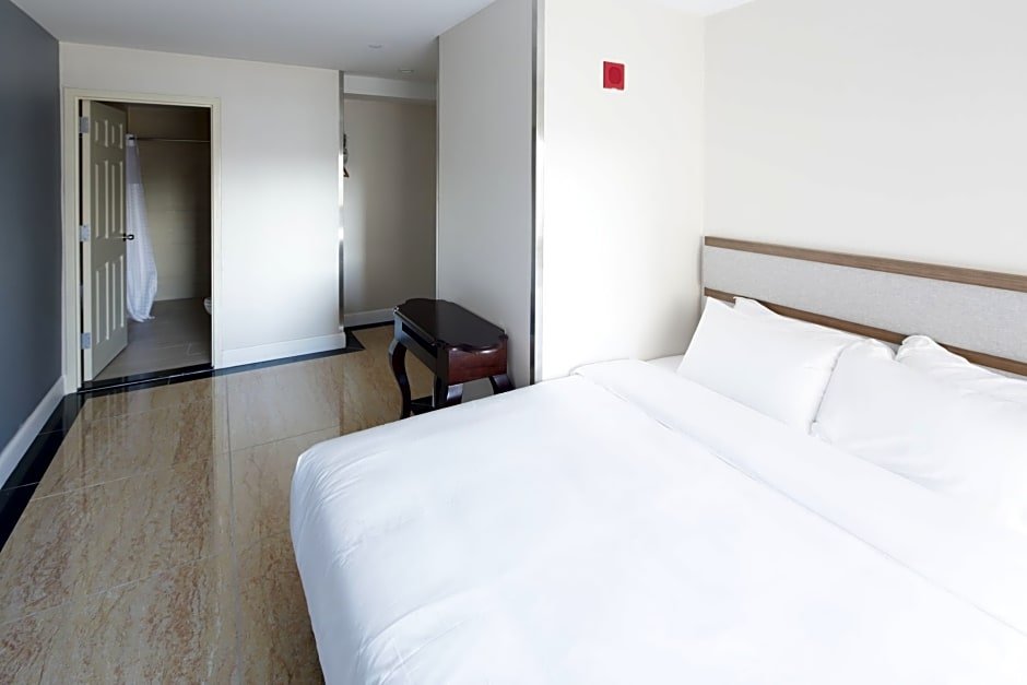 Фото Mayflower Boutique Hotel