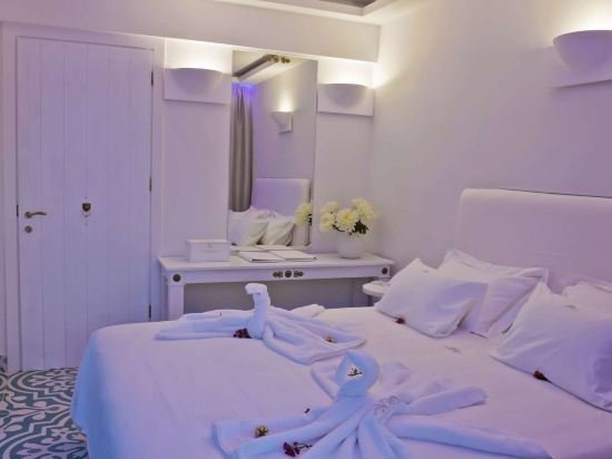 Фото Royal Marmin Bay Boutique & Art Hotel